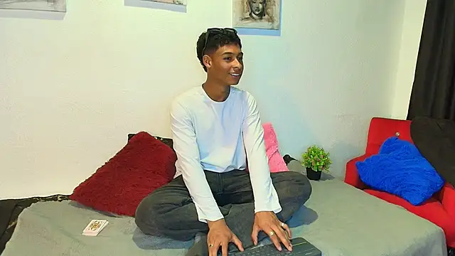 Snapshot of CoffeNaughty_nom chatting on September 2025 03:40:02 AM CoffeNaughty nom online show from September 2025 03:40:02 AM