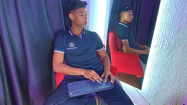 Snapshot of CoffeNaughty_nom chatting on September 2025 04:25:02 AM CoffeNaughty nom online show from September 2025 04:25:02 AM