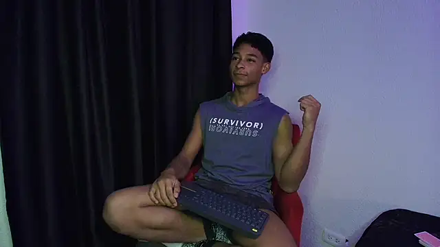 Snapshot of CoffeNaughty_nom chatting on September 2025 03:33:02 AM CoffeNaughty nom online show from September 2025 03:33:02 AM