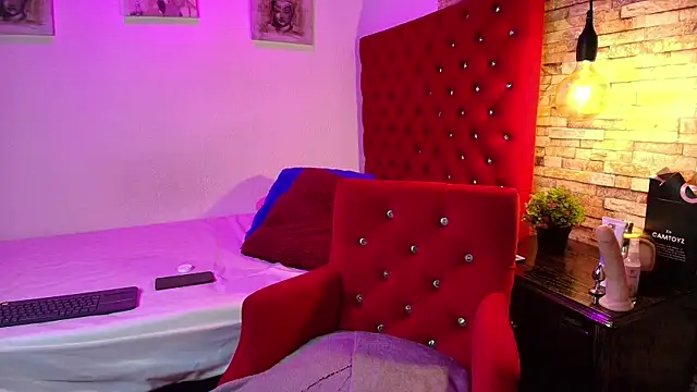 Snapshot of CoffeNaughty_nom chatting on October 2025 03:25:03 AM CoffeNaughty nom online show from October 2025 03:25:03 AM