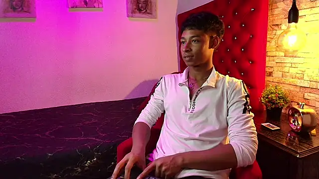 Snapshot of CoffeNaughty_nom chatting on October 2025 04:00:01 AM CoffeNaughty nom online show from October 2025 04:00:01 AM