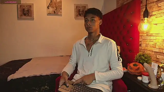 Snapshot of CoffeNaughty_nom chatting on October 2025 03:18:02 AM CoffeNaughty nom online show from October 2025 03:18:02 AM