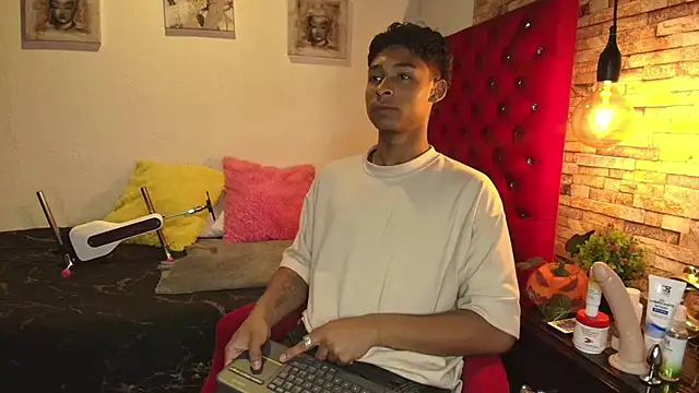 Snapshot of CoffeNaughty_nom chatting on October 2025 04:24:01 AM CoffeNaughty nom online show from October 2025 04:24:01 AM