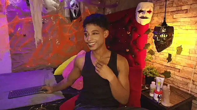 Snapshot of CoffeNaughty_nom chatting on October 2025 05:20:02 AM CoffeNaughty nom online show from October 2025 05:20:02 AM