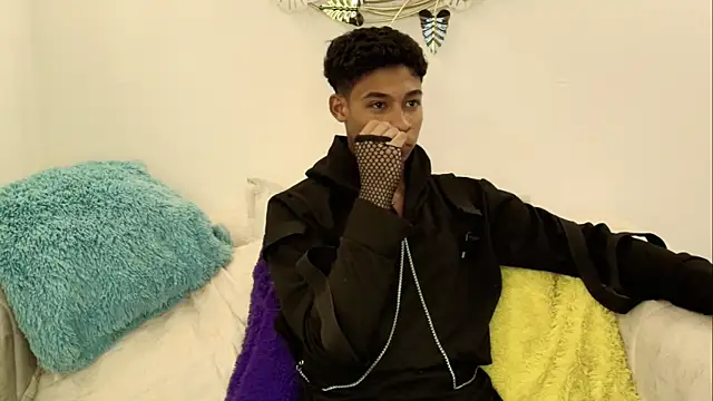 Snapshot of CoffeNaughty_nom chatting on November 2025 06:49:01 AM CoffeNaughty nom online show from November 2025 06:49:01 AM