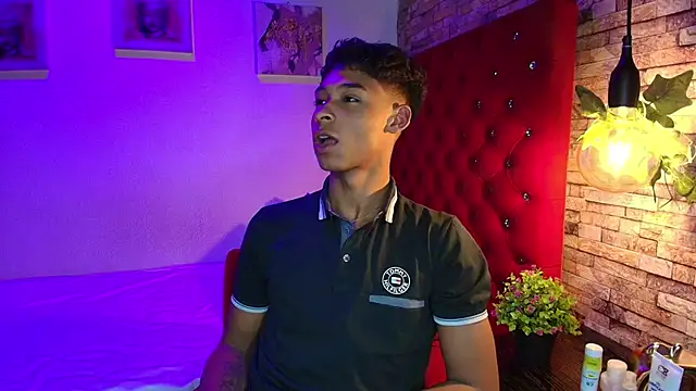 Snapshot of CoffeNaughty_nom chatting on November 2025 04:46:01 AM CoffeNaughty nom online show from November 2025 04:46:01 AM