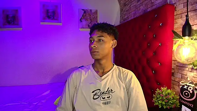 Snapshot of CoffeNaughty_nom chatting on November 2025 03:05:01 AM CoffeNaughty nom online show from November 2025 03:05:01 AM