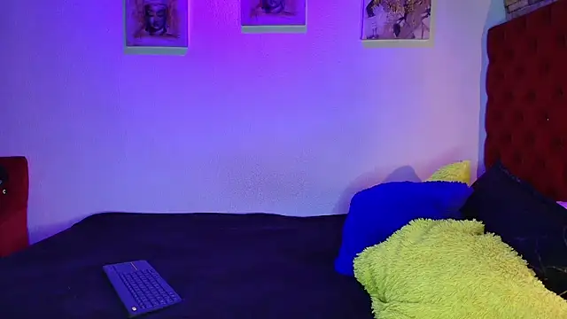 Snapshot of CoffeNaughty_nom chatting on November 2025 05:07:01 AM CoffeNaughty nom online show from November 2025 05:07:01 AM