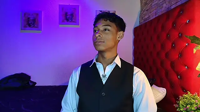 Snapshot of CoffeNaughty_nom chatting on November 2025 03:07:01 AM CoffeNaughty nom online show from November 2025 03:07:01 AM