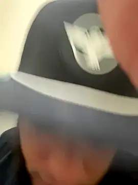 LeoPR00 online show from October 2025 04:09:01 PM