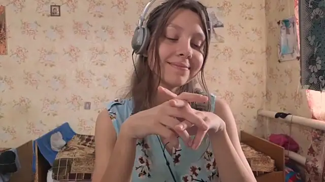 QutieDaSweet online show from October 2025 06:22:02 AM