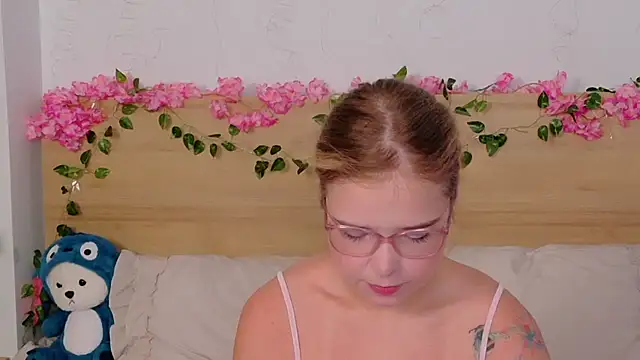 Lilith Bonheur online show from October 2025 08:15:02 PM