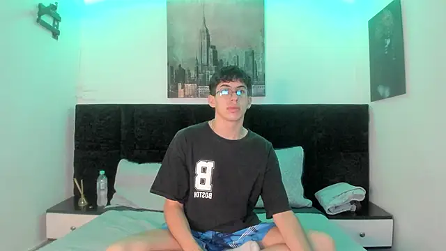 Aaron Spencer13 online show from December 2025 02:22:02 PM