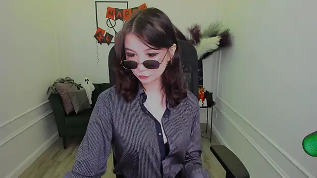 MeLLSawertyq online show from October 2025 07:37:01 PM