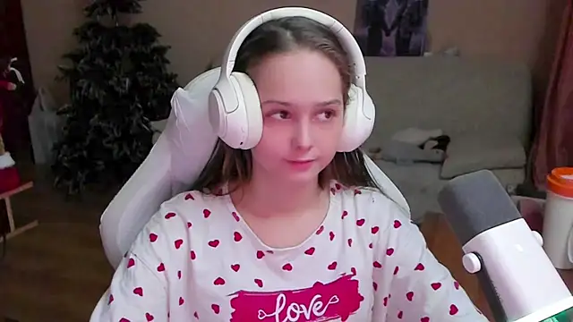 Snapshot of SharybbFace chatting on December 2025 03:10:01 PM SharybbFace online show from December 2025 03:10:01 PM