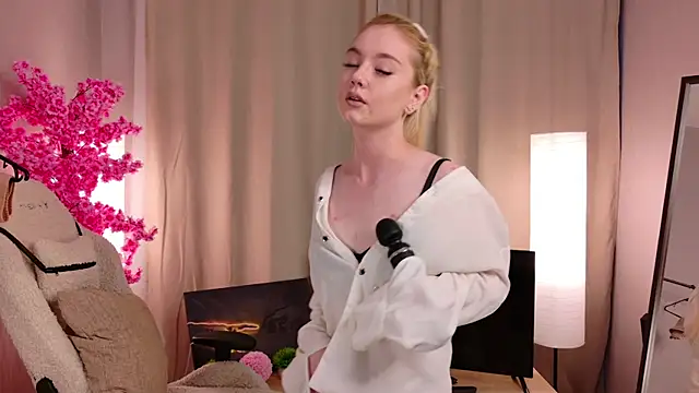 Flirty lee online show from October 2025 02:21:02 PM