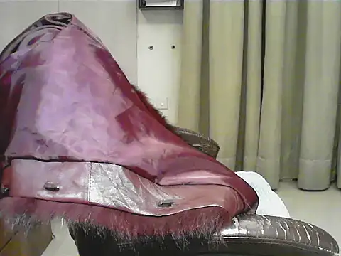 short girl  online show from January 2026 01:26:01 PM