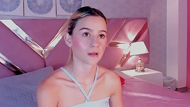 Snapshot of ChloeLaurentt chatting on November 2025 08:32:01 PM ChloeLaurentt online show from November 2025 08:32:01 PM