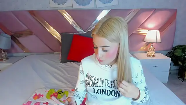 ChloeLaurentt online show from December 2025 01:29:01 PM