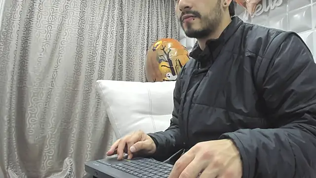 Jack Daniel   online show from October 2025 05:28:01 PM