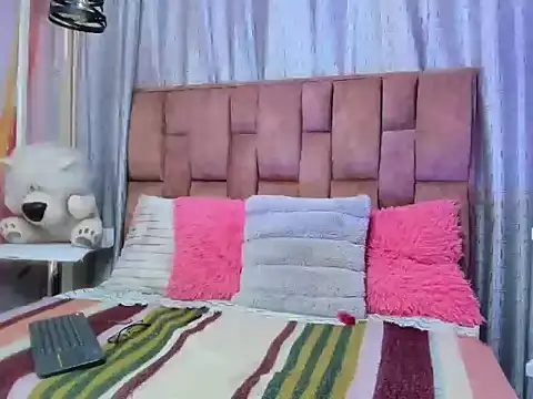 alix noa online show from November 2025 07:45:02 PM