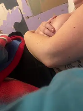 Snapshot of Mags1061 chatting on February 2026 02:51:02 AM Mags1061 online show from February 2026 02:51:02 AM