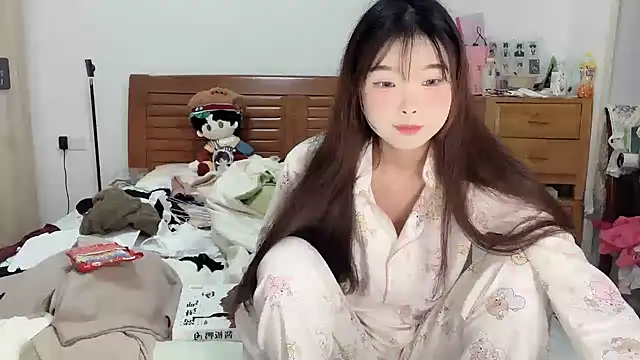 Snapshot of Akong11 chatting on September 2025 06:34:01 PM Akong11 online show from September 2025 06:34:01 PM