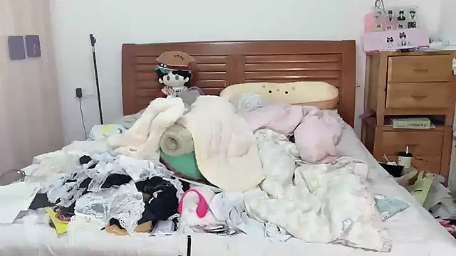 Snapshot of Akong11 chatting on October 2025 05:25:01 PM Akong11 online show from October 2025 05:25:01 PM