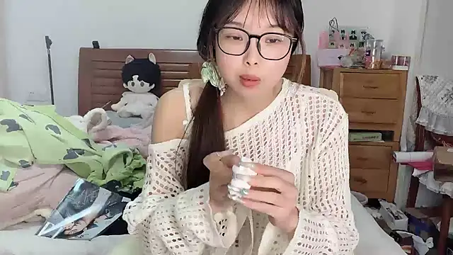 Snapshot of Akong11 chatting on November 2025 02:43:02 PM Akong11 online show from November 2025 02:43:02 PM