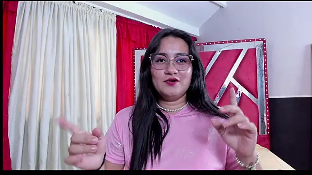 Snapshot of Luna021_1 chatting on September 2025 07:37:02 PM Luna021 1 online show from September 2025 07:37:02 PM