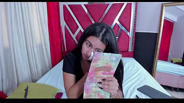 Snapshot of Luna021_1 chatting on October 2025 08:06:02 PM Luna021 1 online show from October 2025 08:06:02 PM