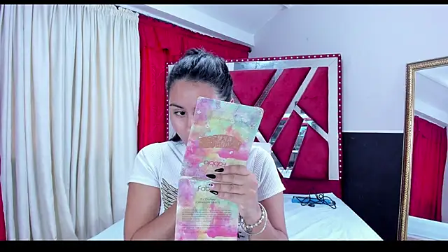 Snapshot of Luna021_1 chatting on October 2025 08:30:02 PM Luna021 1 online show from October 2025 08:30:02 PM