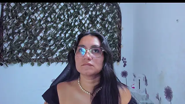 Snapshot of Luna021_1 chatting on October 2025 07:47:01 PM Luna021 1 online show from October 2025 07:47:01 PM