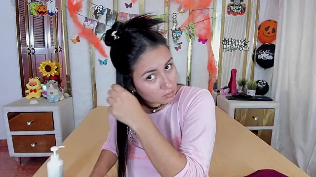 Snapshot of Luna021_1 chatting on October 2025 08:36:02 PM Luna021 1 online show from October 2025 08:36:02 PM