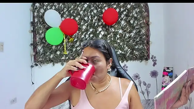 Snapshot of Luna021_1 chatting on November 2025 07:02:02 PM Luna021 1 online show from November 2025 07:02:02 PM