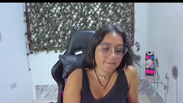 Snapshot of Luna021_1 chatting on November 2025 07:47:01 PM Luna021 1 online show from November 2025 07:47:01 PM