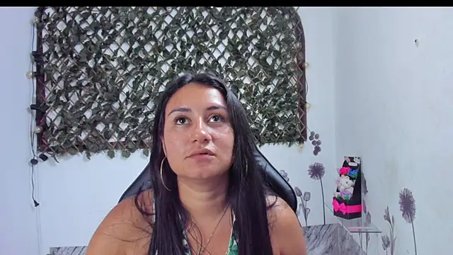 Snapshot of Luna021_1 chatting on November 2025 07:45:02 PM Luna021 1 online show from November 2025 07:45:02 PM