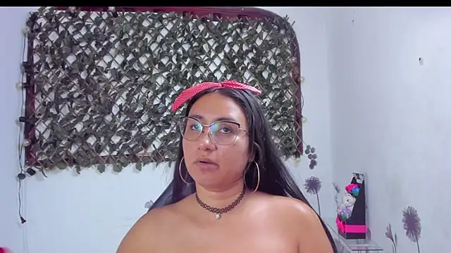 Snapshot of Luna021_1 chatting on November 2025 08:12:01 PM Luna021 1 online show from November 2025 08:12:01 PM