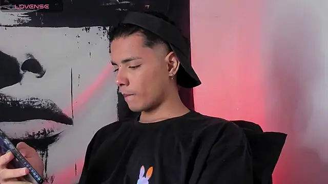 Avaggi online show from November 2025 11:04:02 PM