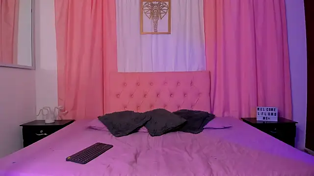 Nova Luv  online show from October 2025 01:31:02 PM