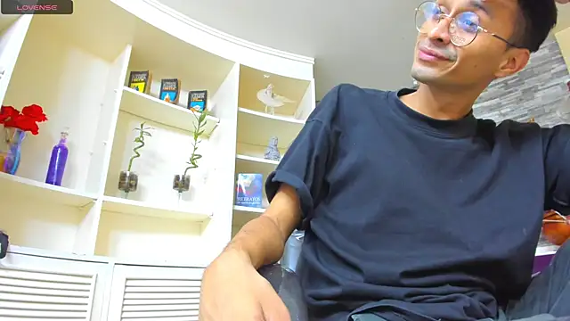 Juicy Creww online show from October 2025 09:19:02 AM