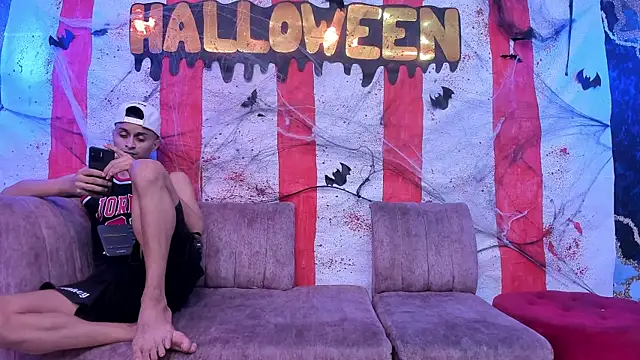 Juicy Creww online show from October 2025 09:35:02 AM