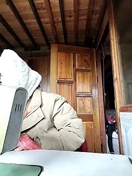 lily-00 online show from December 2025 04:44:02 AM