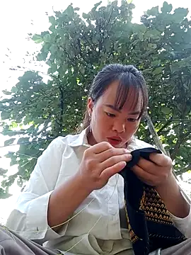 emilyzz online show from November 2025 01:48:01 AM