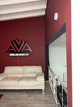 krisstenSantos online show from October 2025 12:30:01 PM