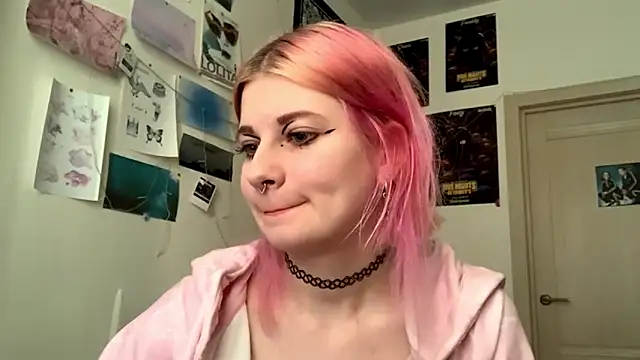 Snapshot of PinkVampire chatting on October 2025 01:20:01 PM PinkVampire online show from October 2025 01:20:01 PM