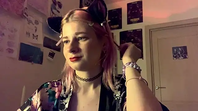 Snapshot of PinkVampire chatting on October 2025 08:39:01 PM PinkVampire online show from October 2025 08:39:01 PM