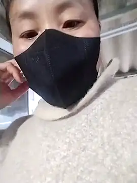 Snapshot of Emmyly_123 chatting on February 2026 12:04:02 AM Emmyly 123 online show from February 2026 12:04:02 AM