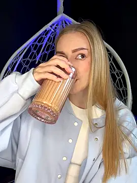 MilaMoone online show from October 2025 10:38:01 AM