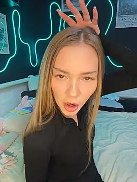 MilaMoone online show from February 2026 01:07:01 PM